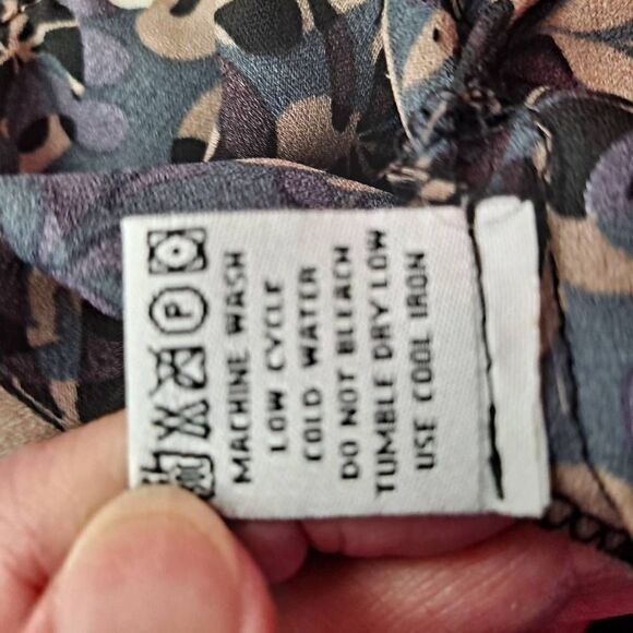 Larry Levine ladies blouse - Picture 10 of 10